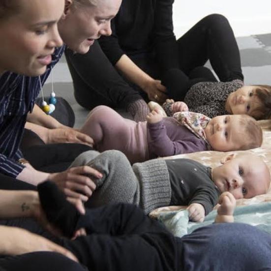 Babyrytmik forælder og babyer