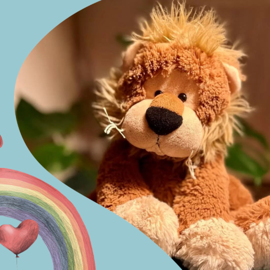 Løvebamse med regnbue og hjerteballon-grafik