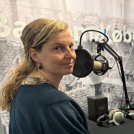 Astrid Nonbo Andersen i lydstudiet
