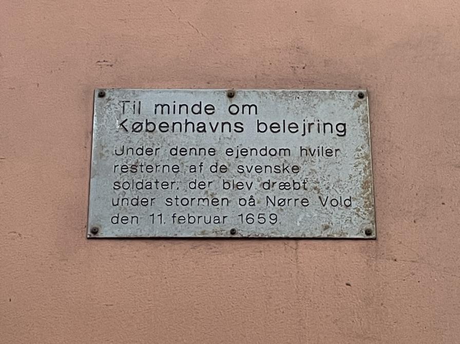 Mindetavlen på Fælledvej 4