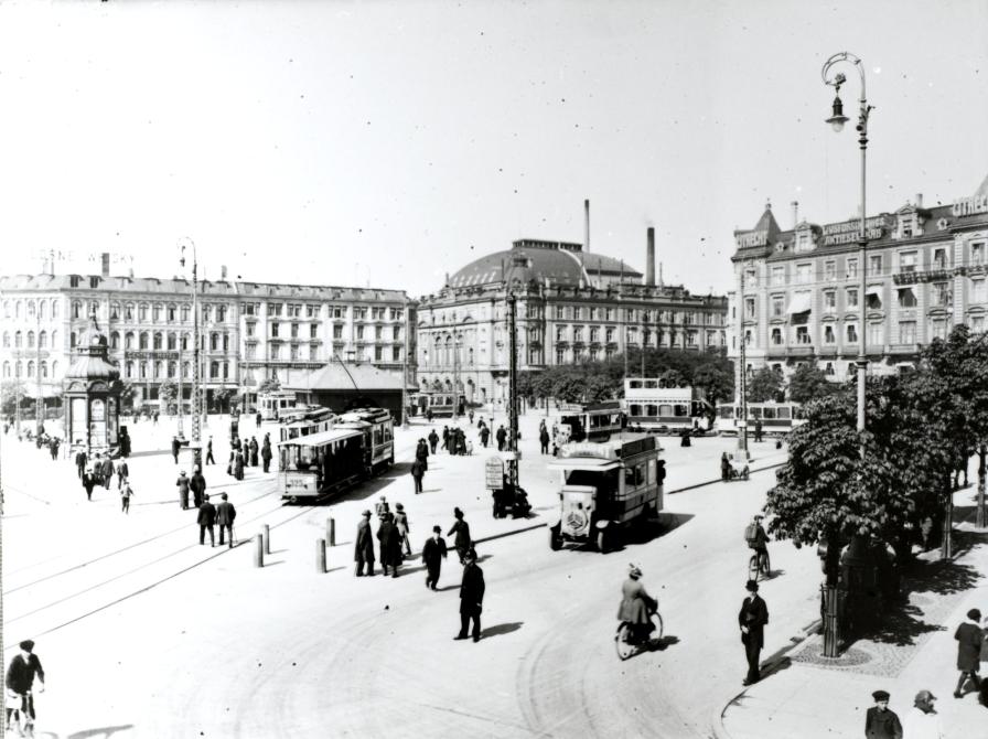 Foto af Rådhuspladsen fra 1916