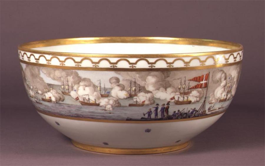 Bowle fra starten af 1800-tallet dekoreret med motiv fra Slaget på Rheden