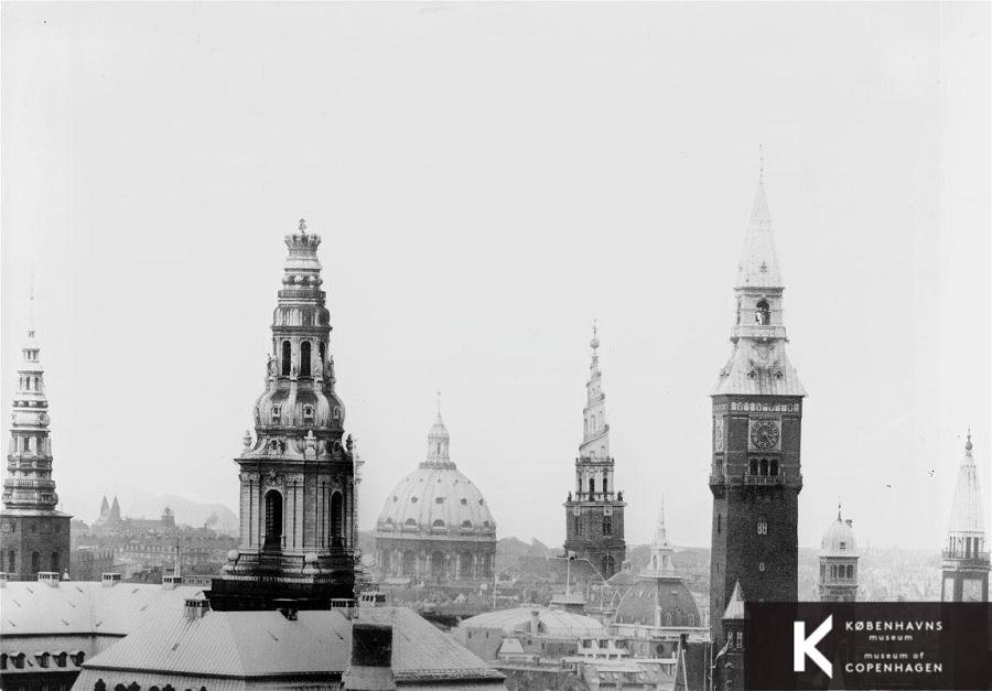 Foto af københavnske tårn, bl.a. Christiansborg. Fotograf og år er ukendt. Foto tilhører Københavns Museum